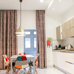 https://qliving.hotelssaintjulians.com